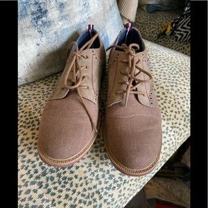Tommy Hilfiger oxfords; SZ 5
